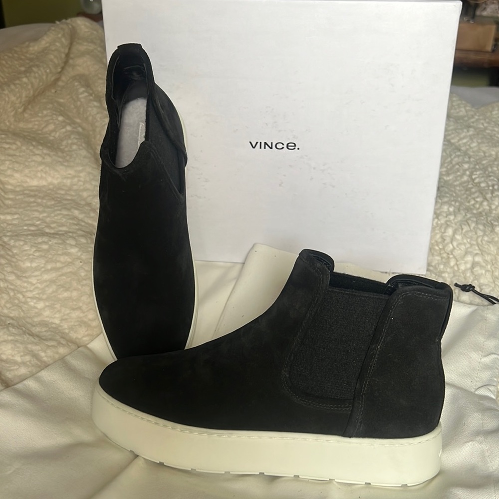 NIB Vince Warren Suede Bootie. Black. Size 8.